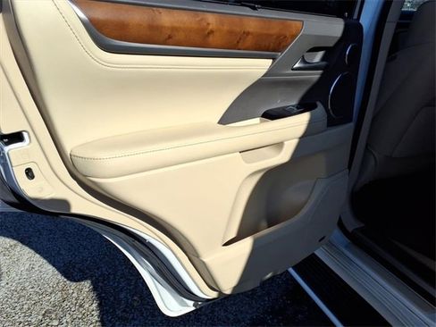 Used 2019 Lexus LX 570 4WD image 14