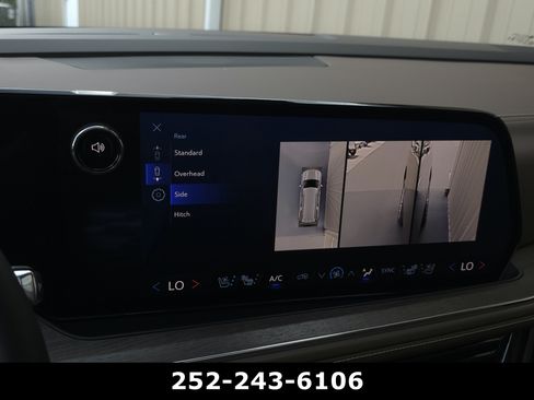 Used 2025 Chevrolet Suburban High Country AWD/4WD image 17