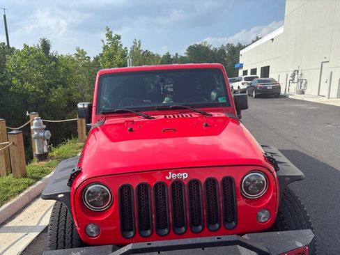 Used 2015 Jeep Wrangler Unlimited Sport w/ Quick Order Package 24S AWD/4WD image 3