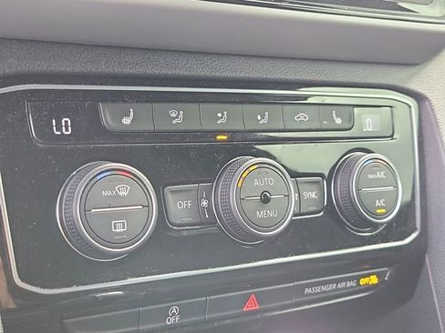 Used 2023 Volkswagen Atlas Cross Sport SE image 28