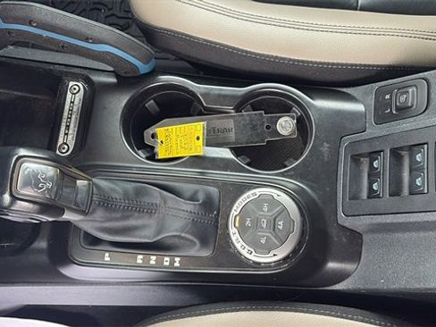Used 2023 Ford Bronco Wildtrak image 15