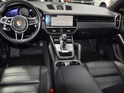 Used 2022 Porsche Cayenne AWD/4WD image 16