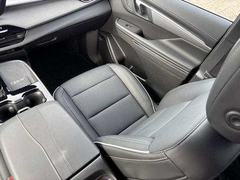 Certified 2025 Buick Enclave Preferred image 15