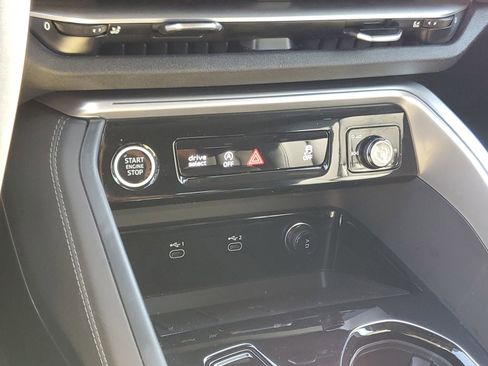 Used 2025 Audi Q5 Premium w/ Convenience Package image 30