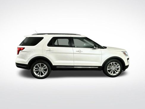 Used 2018 Ford Explorer XLT w/ Equipment Group 202A FWD image 9