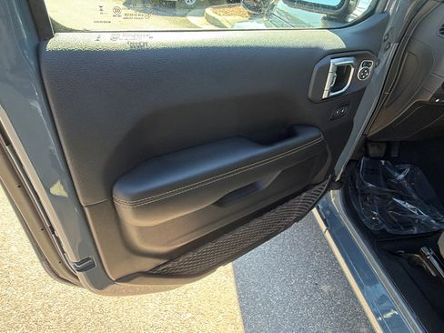 Used 2025 Jeep Wrangler Sahara w/ Safety Group image 14