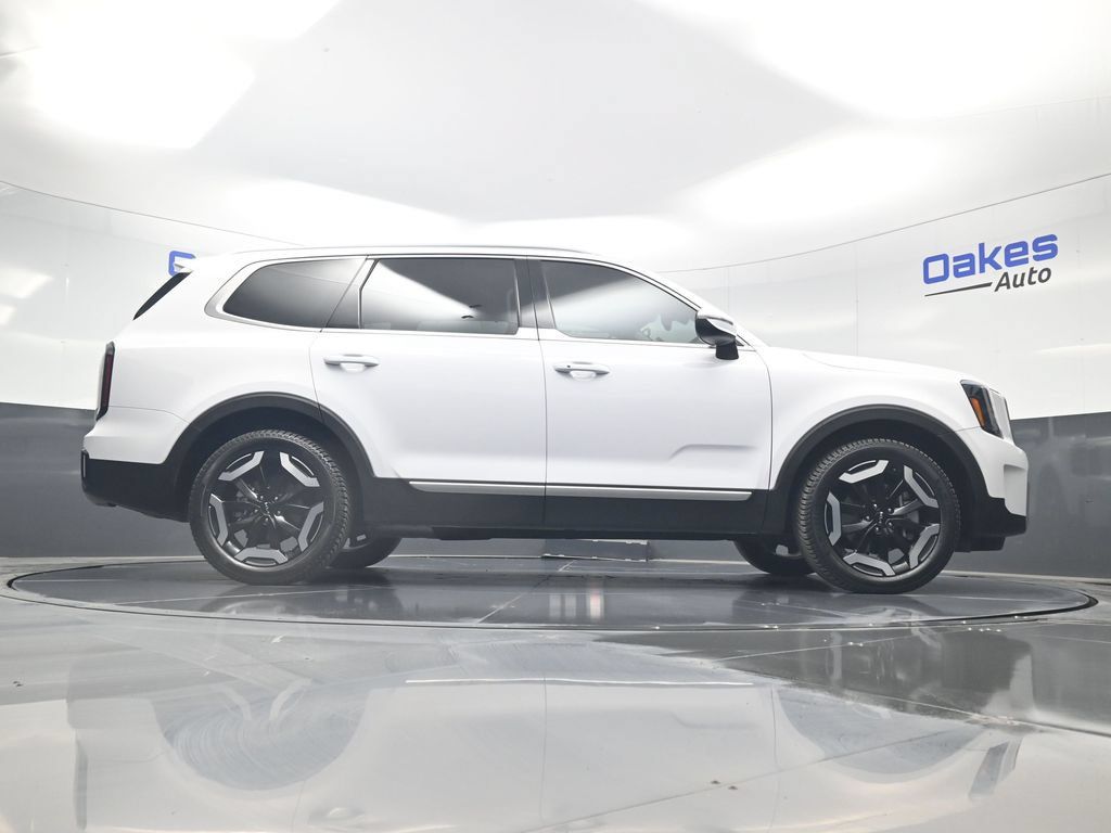 Used 2025 Kia Telluride EX w/ EX Captain's Chair Package FWD image 48