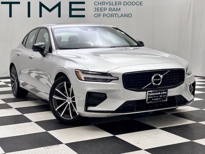Used 2022 Volvo S60 B5 Momentum