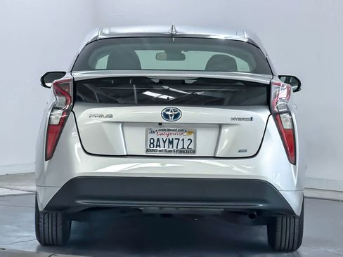 Used 2018 Toyota Prius Two image 7