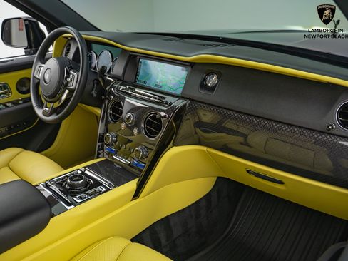 Used 2022 Rolls-Royce Cullinan Black Badge w/ Dark Exterior Package image 21