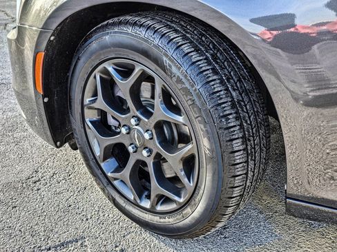 Used 2020 Chrysler 300 S image 8