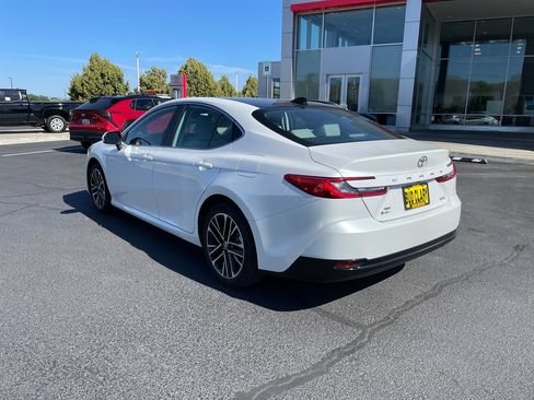 Used 2025 Toyota Camry XLE AWD/4WD image 5