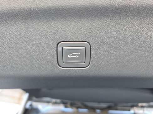 Used 2024 Chevrolet Tahoe Premier AWD/4WD image 13