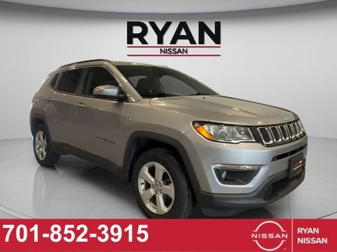 Used 2018 Jeep Compass Latitude w/ Cold Weather Group AWD/4WD image 7