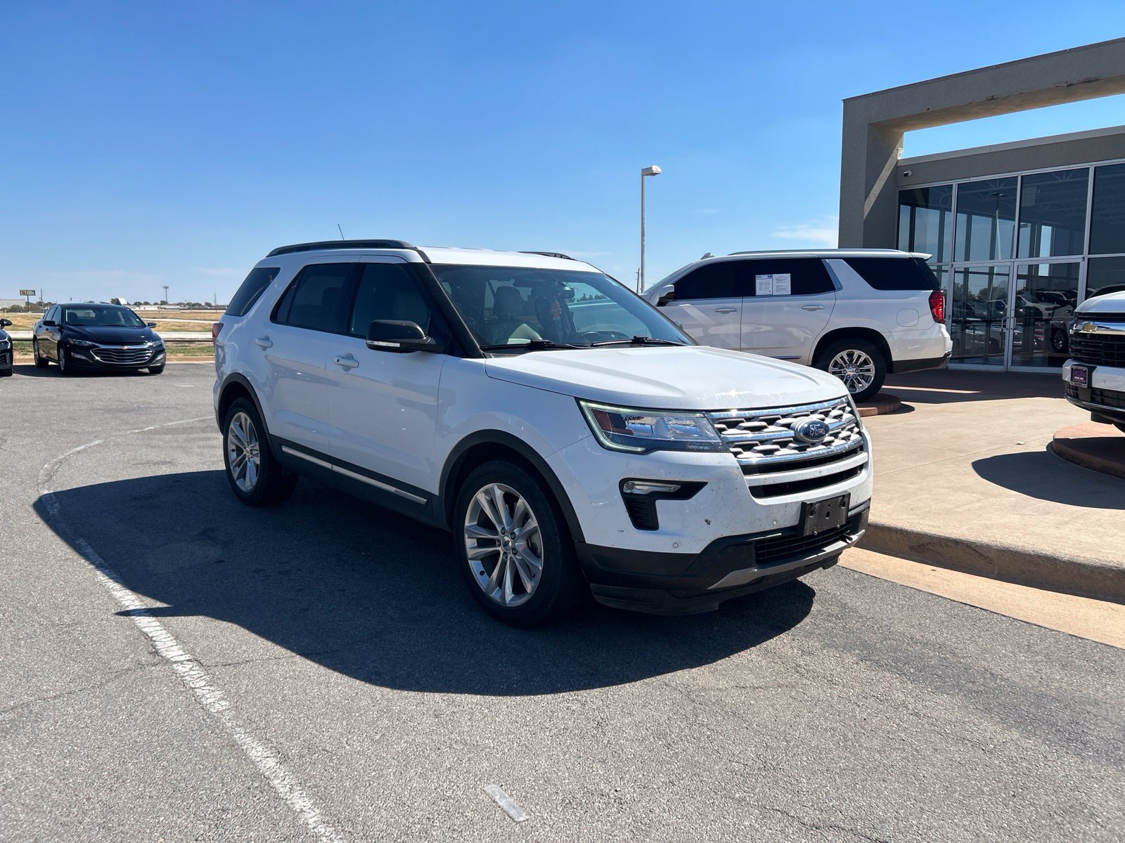 Used 2019 Ford Explorer XLT w/ Equipment Group 202A FWD image 3