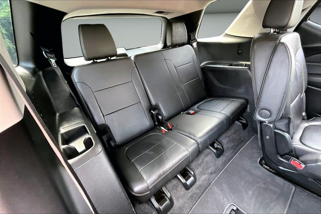 Used 2020 Chevrolet Traverse LT w/ LT Premium Package AWD/4WD image 26