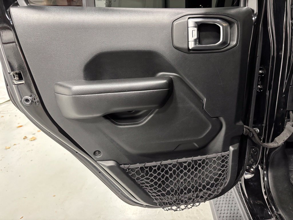 Used 2020 Jeep Wrangler Unlimited Rubicon w/ LED Lighting Group AWD/4WD image 40