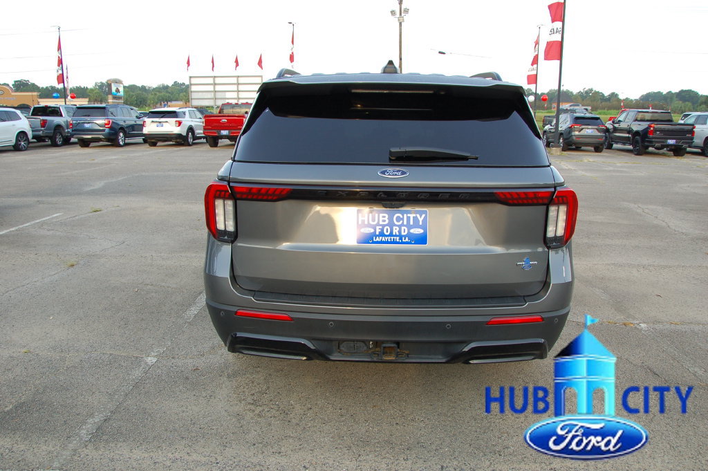 Used 2025 Ford Explorer ST-Line RWD image 4