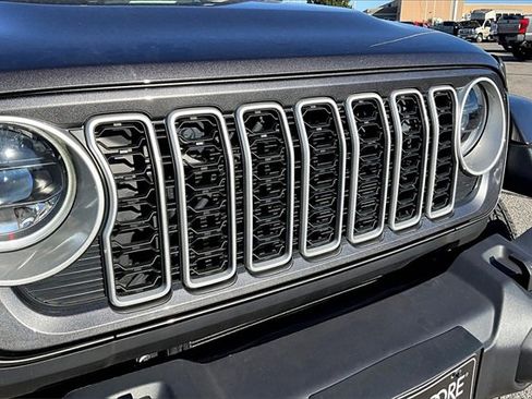 Used 2025 Jeep Wrangler Sahara image 26