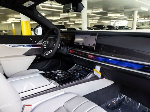 New 2026 BMW 740i xDrive image 30