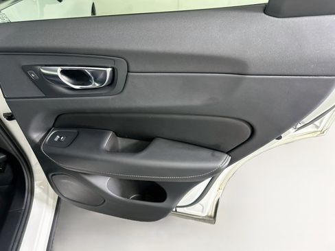 Used 2022 Volvo XC60 B5 Inscription w/ Advanced Package FWD image 32
