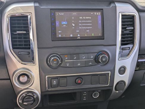 Used 2017 Nissan Titan SV image 12