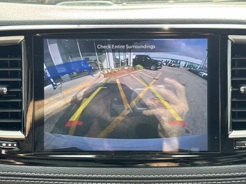 Used 2024 Chrysler Pacifica Limited FWD image 27