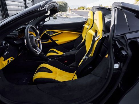 Used 2026 McLaren 750S Spider RWD image 36