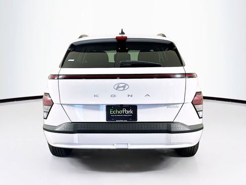 Used 2024 Hyundai Kona SEL FWD image 7