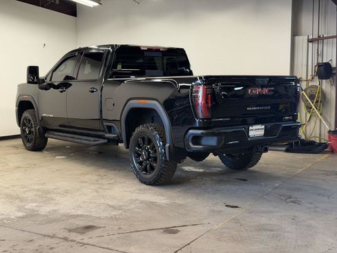 Used 2024 GMC Sierra 2500 AT4 w/ AT4 Preferred Package AWD/4WD image 9