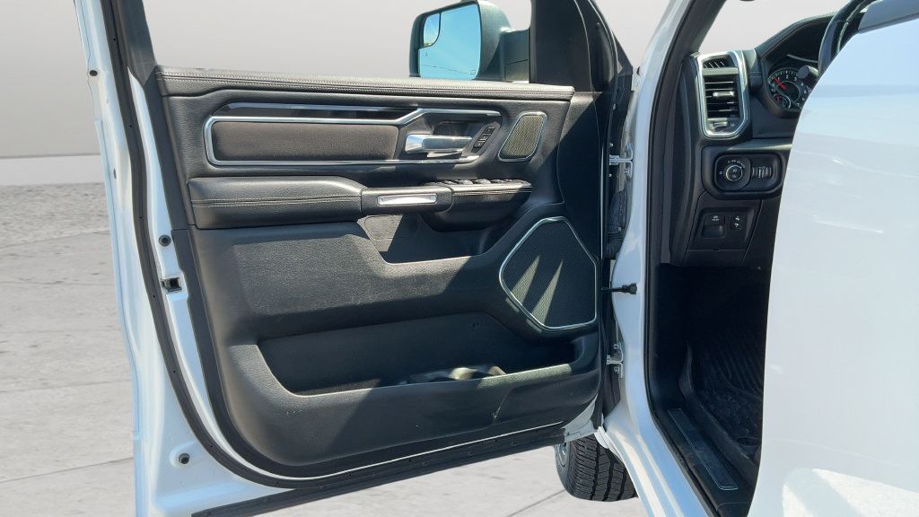 Used 2019 RAM 1500 Laramie AWD/4WD image 18