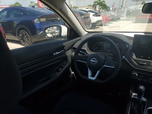 Used 2025 Nissan Altima 2.5 SV w/ SV Premium Package FWD image 21