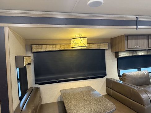 Used 2017 Ford E-450 and Econoline 450 Super Duty w/ Motorhome Prep Package image 60