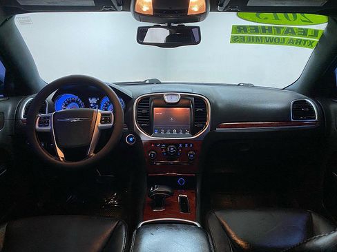 Used 2013 Chrysler 300 image 21