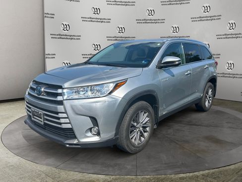 Used 2019 Toyota Highlander XLE AWD/4WD image 1