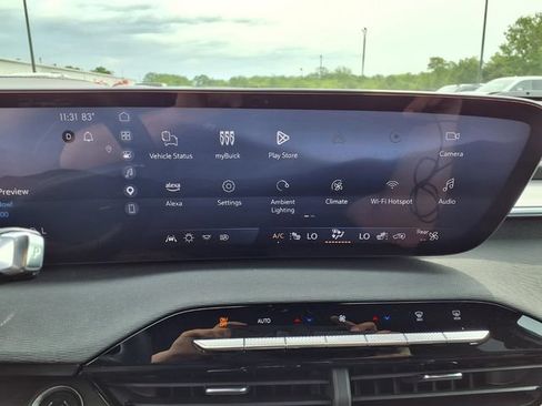 Used 2025 Buick Enclave Preferred AWD/4WD image 31