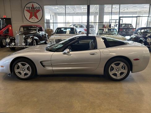 Used 1997 Chevrolet Corvette Coupe w/ Memory Pkg image 12
