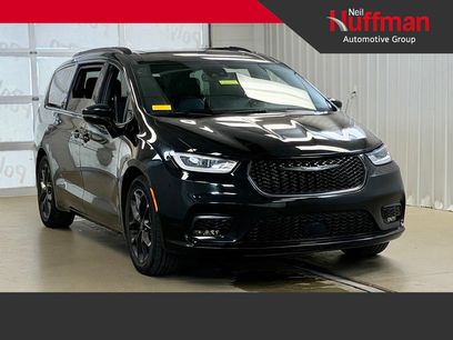 Used 2025 Chrysler Pacifica Limited