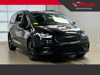 Used 2025 Chrysler Pacifica Limited FWD video 1