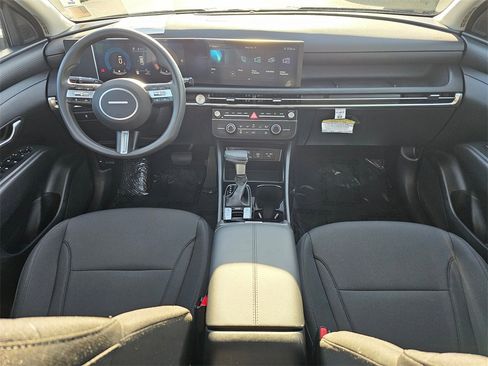 Certified 2025 Hyundai Tucson SE image 18
