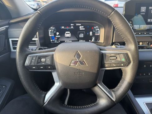 Used 2023 Mitsubishi Outlander SEL AWD/4WD image 5