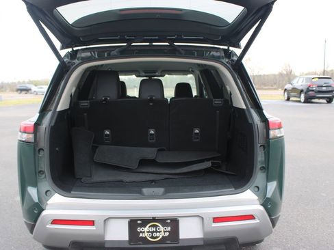 Used 2025 Nissan Pathfinder SL image 13