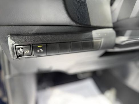 Used 2022 Toyota Corolla LE FWD image 17