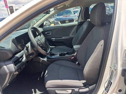 Used 2025 Kia K4 FWD image 25