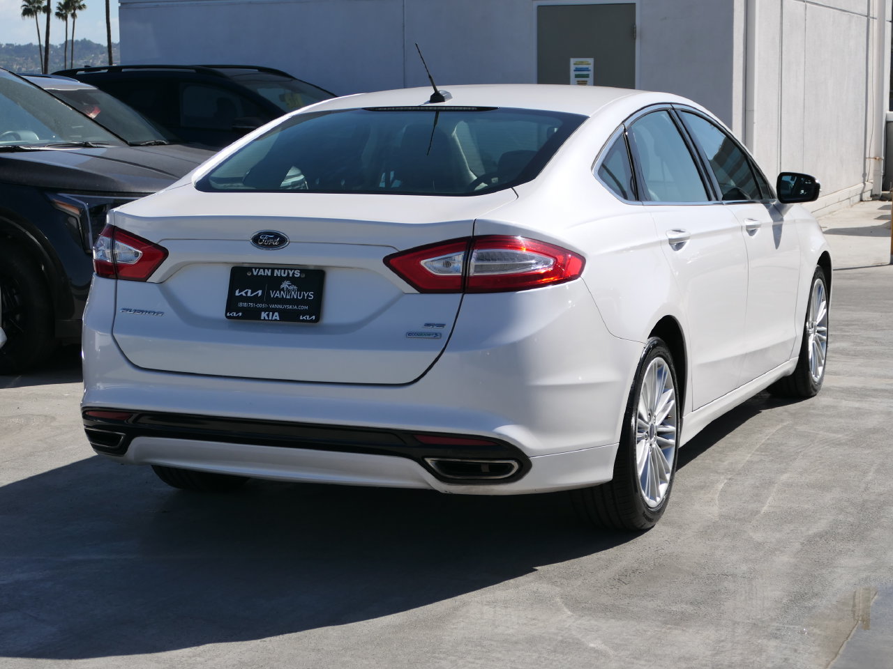 Used 2014 Ford Fusion SE w/ Equipment Group 202A FWD image 3