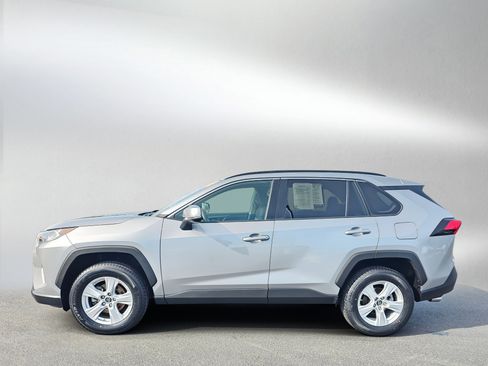 Used 2019 Toyota RAV4 XLE image 2