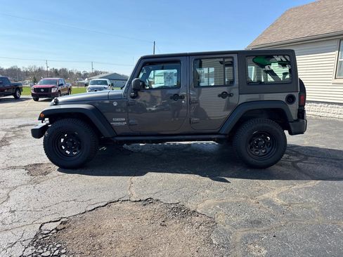 Used 2017 Jeep Wrangler Unlimited Sport w/ Connectivity Group AWD/4WD image 7