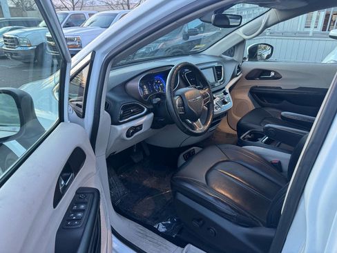 Used 2021 Chrysler Voyager Lxi image 9