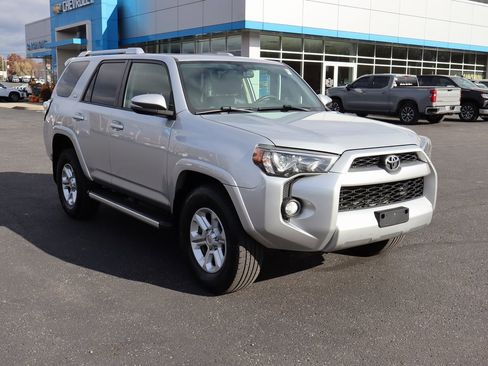 Used 2016 Toyota 4Runner SR5 image 2