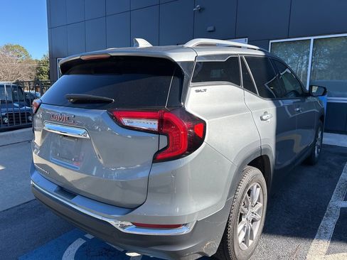 Used 2024 GMC Terrain SLT image 2